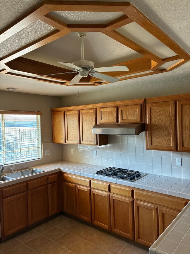 Building Photo - 3 Bedroom 2 Bath Home