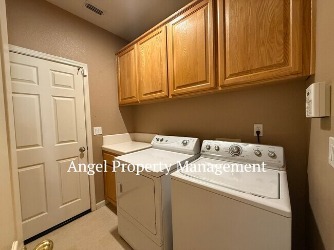 Building Photo - 2125 Galen Dr