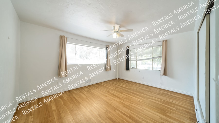 Building Photo - 2212 E La Mirada St