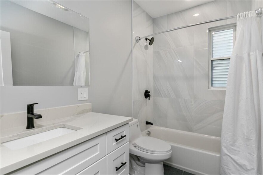 Building Photo - 755 Boylston St