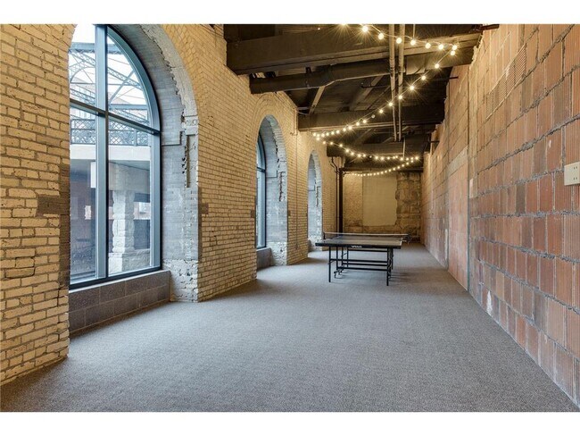 Building Photo - 404 N Washington Ave