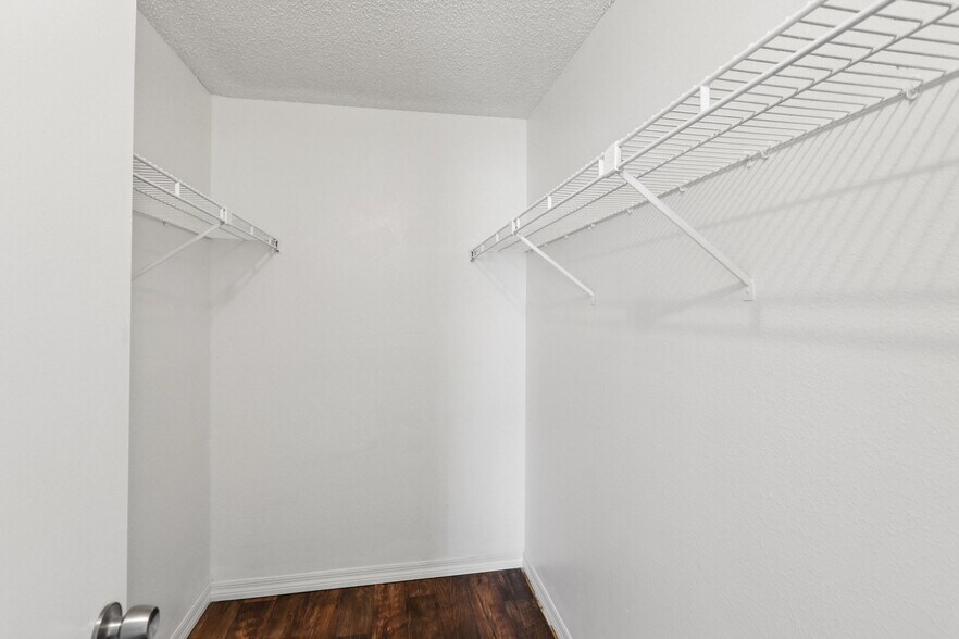 walk-in closet in primary bedroom - 14325 Hanging Moss Cir