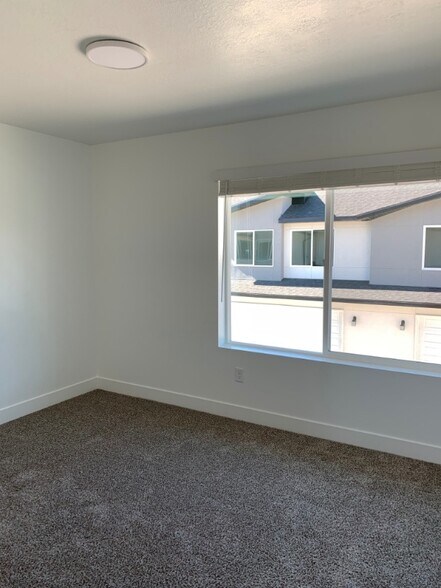 Building Photo - 440 W 85 S