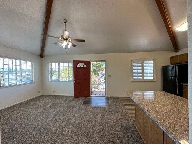 Building Photo - Top Floor of Benicia Duplex