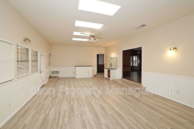 Building Photo - 21 Edgewood Ln