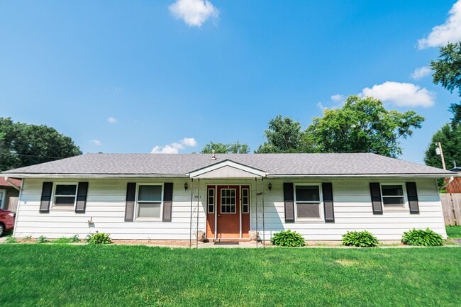 Primary Photo - 2856 Belmont St