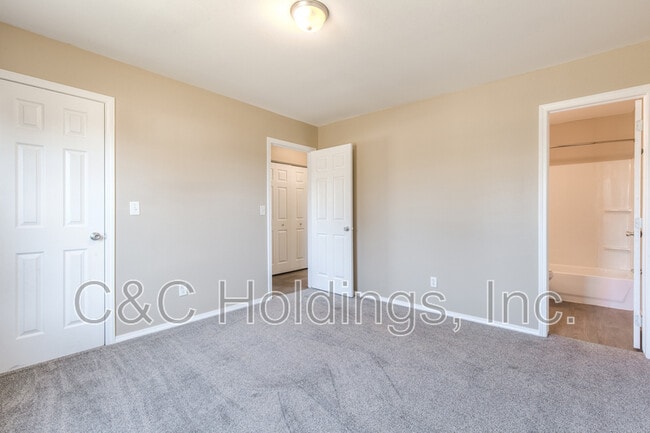 Building Photo - 914 Rockwood Ave
