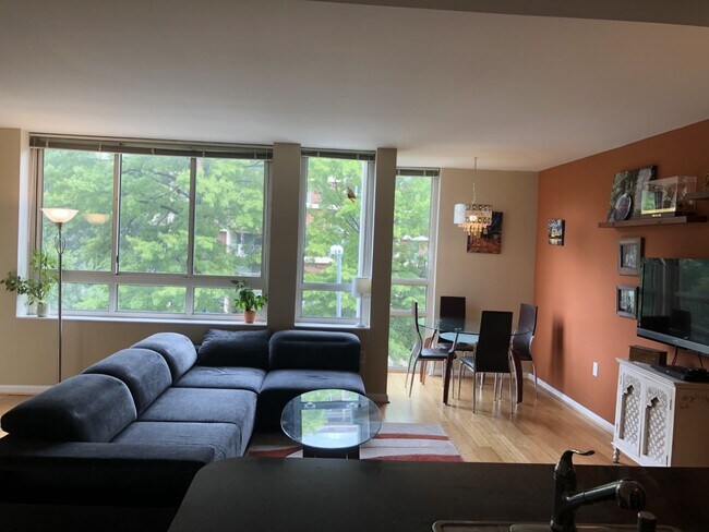 Building Photo - 350 G St SW