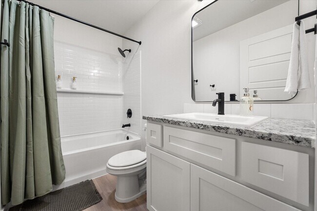 Building Photo - 2133 Langford Ave