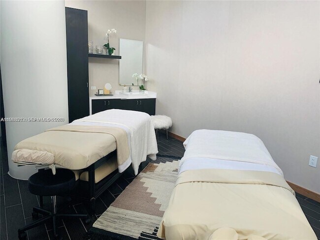 Building Photo - 851 NE 1st Ave