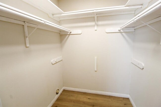 Building Photo - 6907 Stonleigh Pl