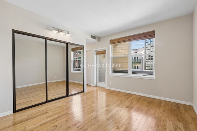 Building Photo - 1630 S Harbor Way