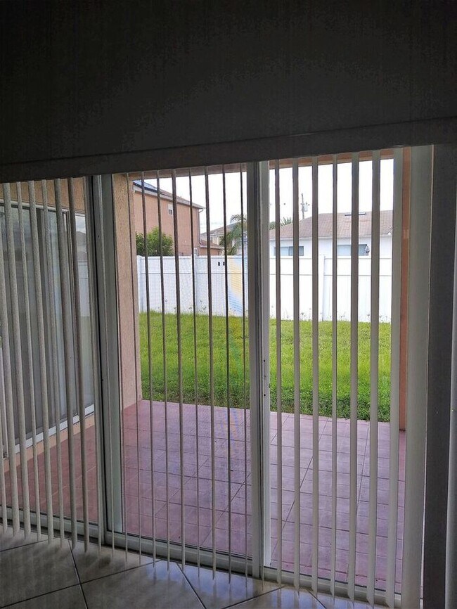 Building Photo - Single Family Home in Poinciana