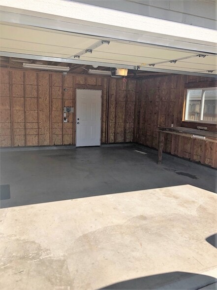 garage - 15935 Spring Oaks Rd
