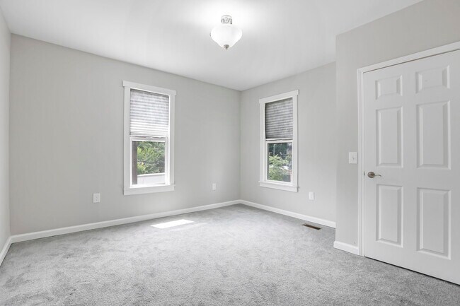 Building Photo - 1342 E Fulton St