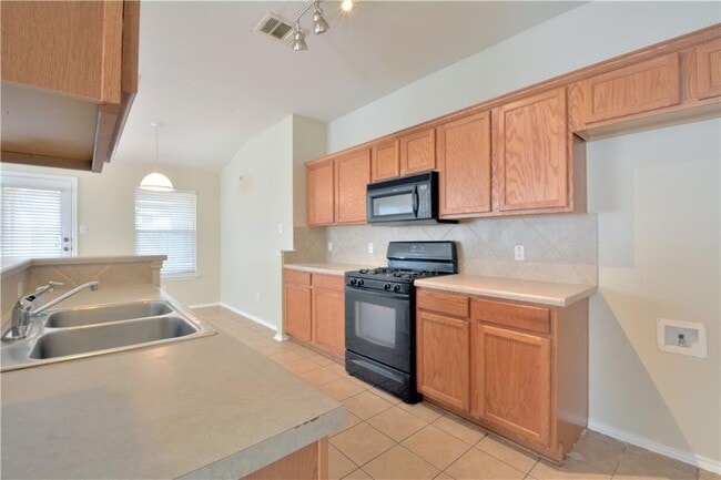 Building Photo - 1520 Darjeeling Dr