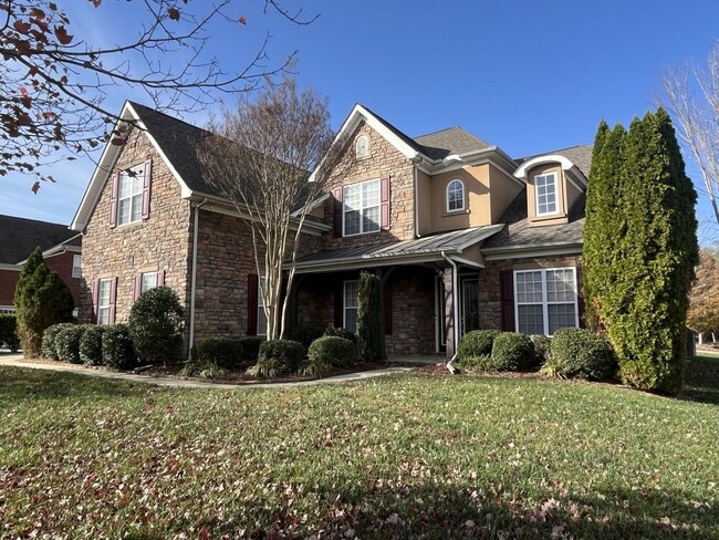 Building Photo - Stunning 6 Bedroom home in South Charlotte...