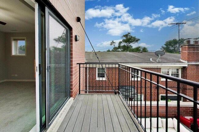 Building Photo - 421 S Ridgeland Ave