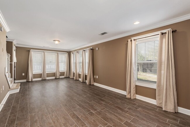 Building Photo - Live at the Woodlands!AVAILABLE FOR AUGUST...