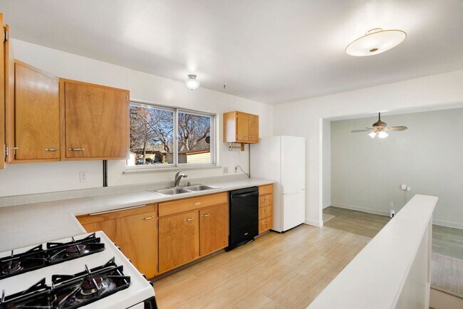 Building Photo - Updated 4 Bedroom Home in South College Heights