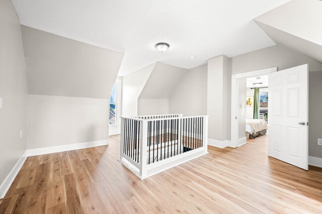 Building Photo - 639 Maple St