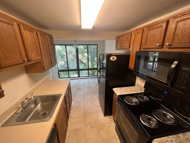 Building Photo - 18001 Chalet Dr