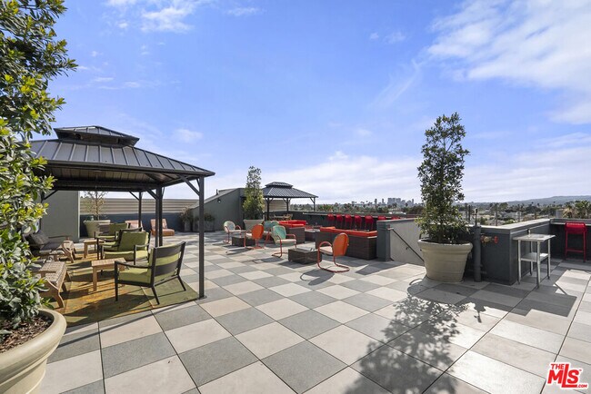 Building Photo - 7428 Santa Monica Blvd