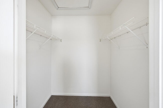 Building Photo - 2413 Northampton Dr