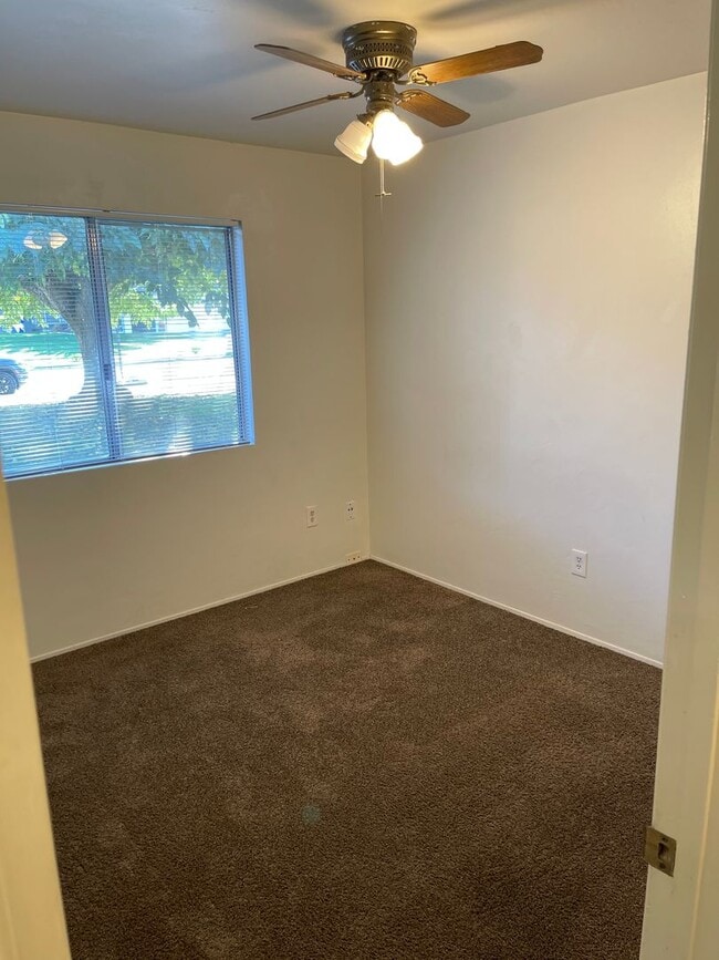 Building Photo - Large 3 Bedroom, 2 Bath Home on NE