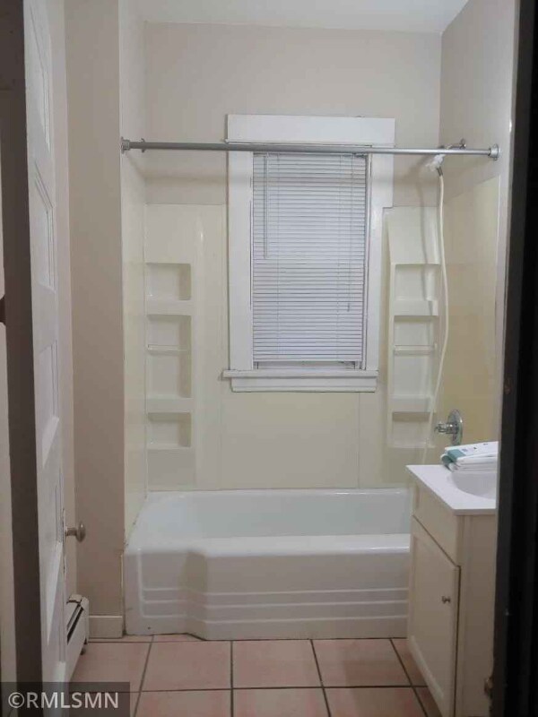 Building Photo - 619 N Mendota St