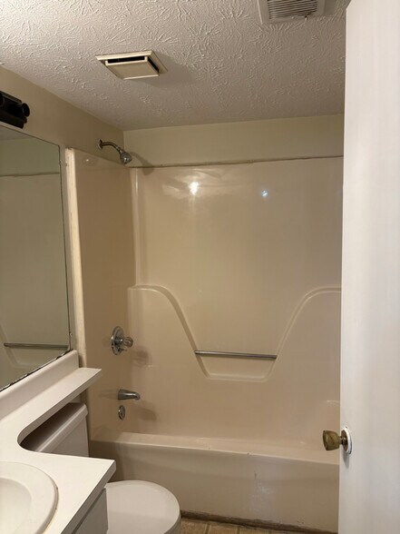 Building Photo - 304 S Keeneland Dr