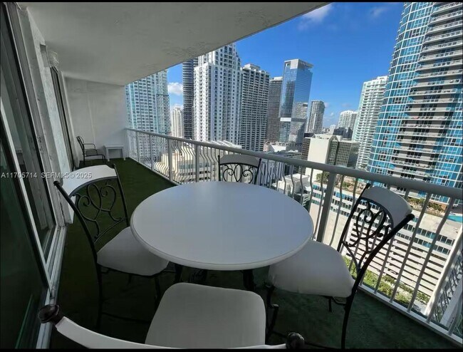 Building Photo - 1200 Brickell Bay Dr