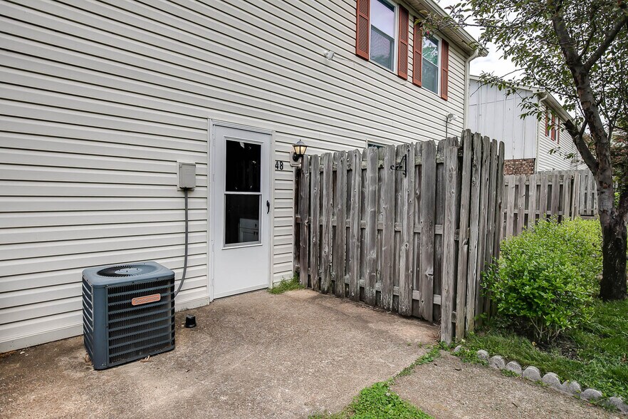 Building Photo - 1301 Neelys Bend Rd