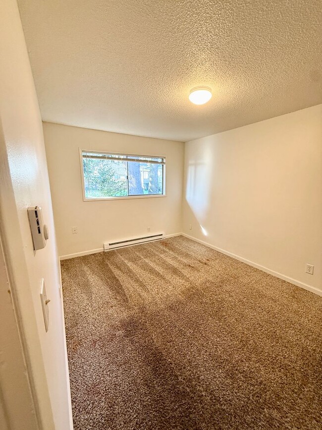 Building Photo - 2BR/1BA Fourplex Near Clark College