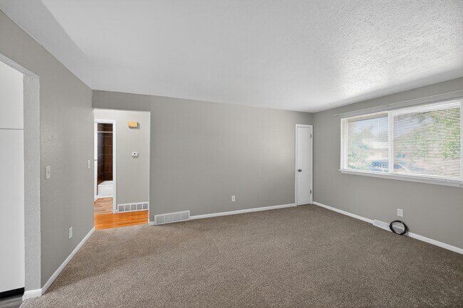 Building Photo - 26 Newland Ct