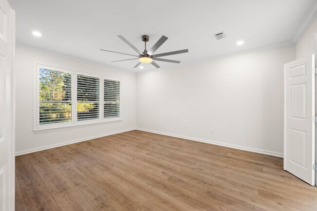 Building Photo - 255 Cll Escada