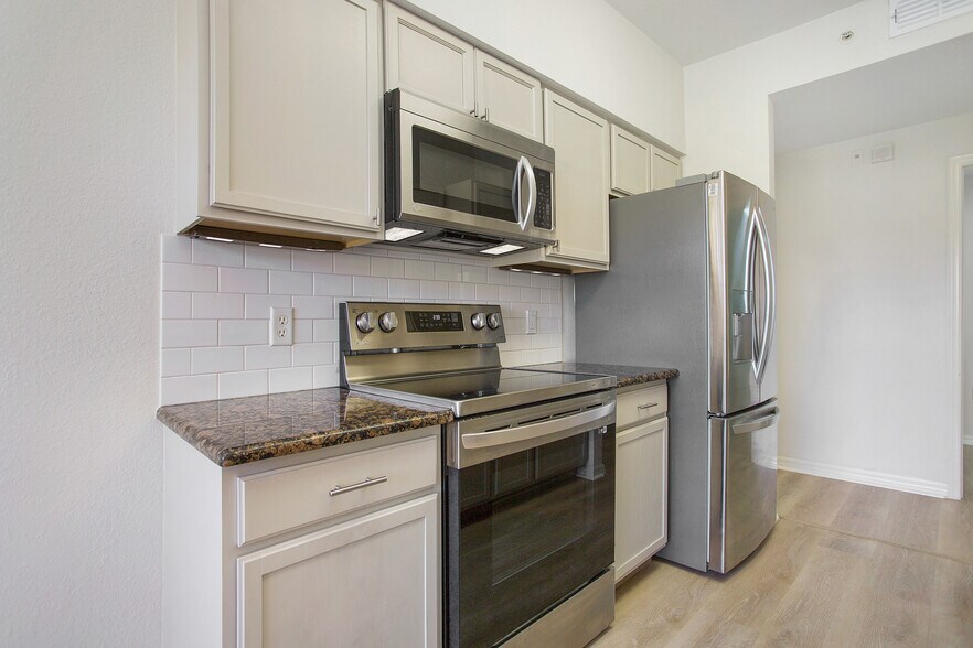 Building Photo - 7925 Preserve Cir