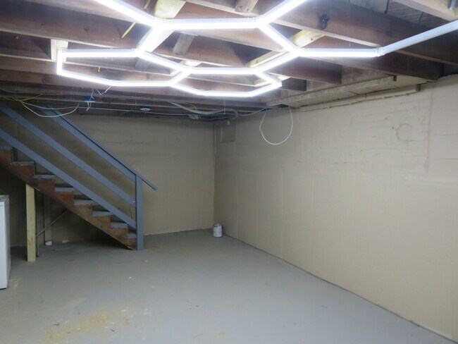 Building Photo - Newly renovated and updated home in Historic Petersburg.