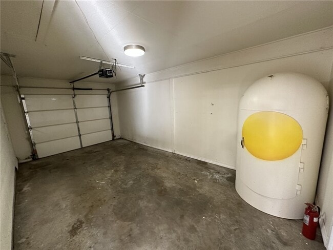 Building Photo - 1004 SE 4th St