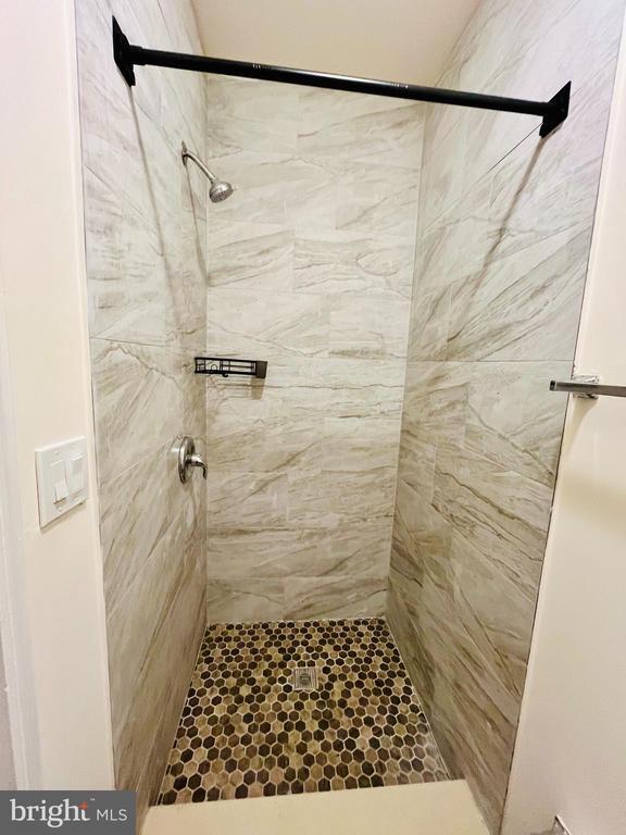 Building Photo - 6249 Reedland St