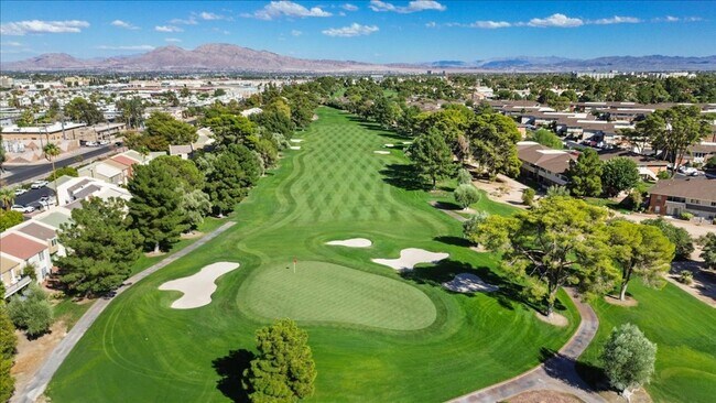 Building Photo - RENOVATED 3BD/2BA LV COUNTRY CLUB GUARD GATED