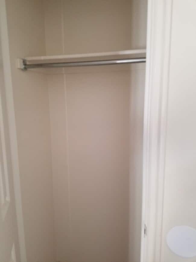Building Photo - 3 Bed/2 Bath End Unit