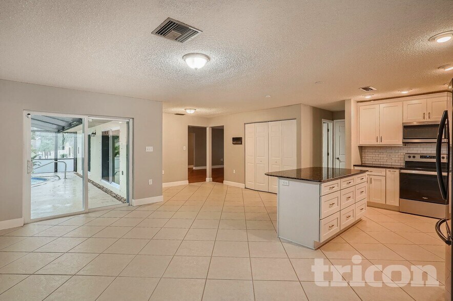 Building Photo - 215 Hillcrest Dr