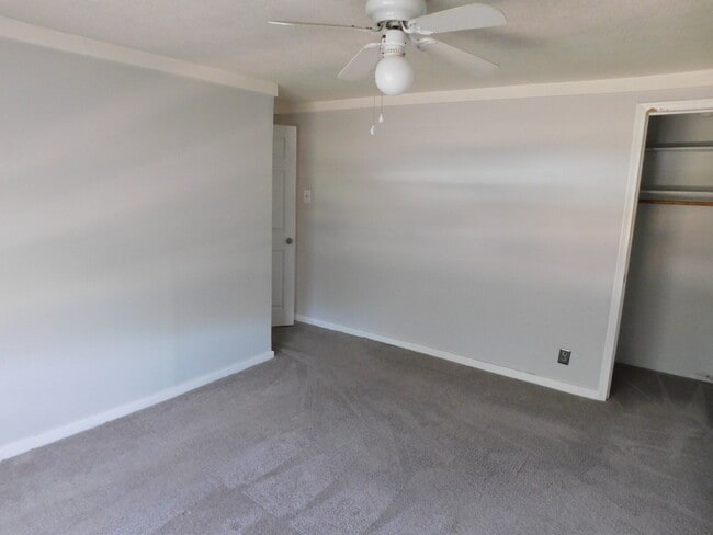 Building Photo - 23546 Glenbrook St