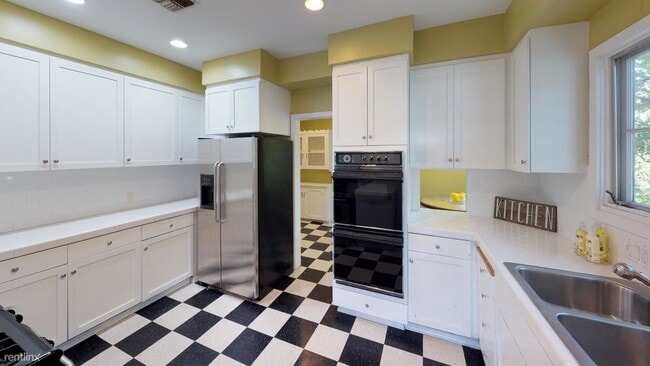 Building Photo - 1 br, 1 bath House - 200 S Orange Dr Priva...