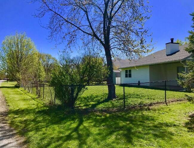 Building Photo - Charming 3 Bedroom, 2 Bathroom Home in Perry Township!