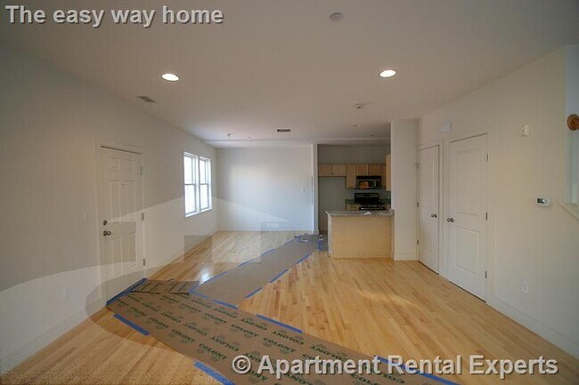 Building Photo - 110 Second St Unit #PH09
