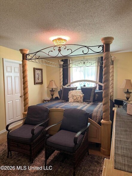 Building Photo - 11278 River Bend Dr