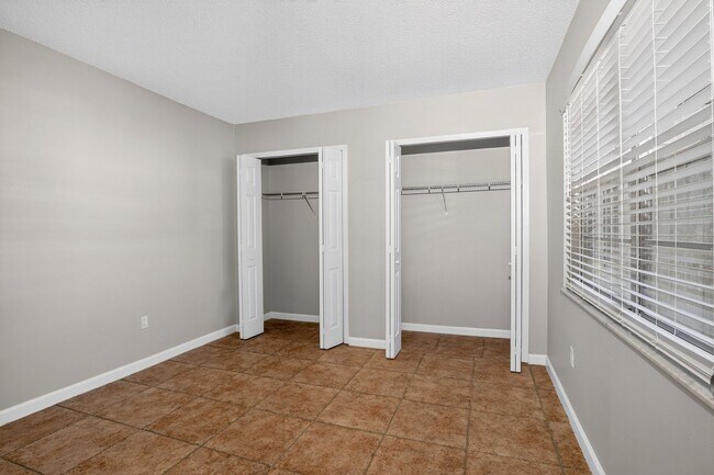 Building Photo - 53 Windtree Ln