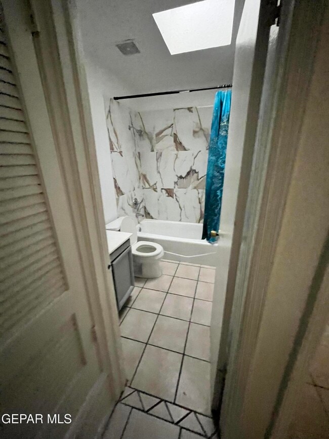 Building Photo - 5524 Oakbriar Cir